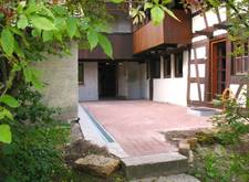neu gepflasterter Innenhof
