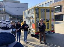 Das History Mobile auf dem Pausenhof der GSS