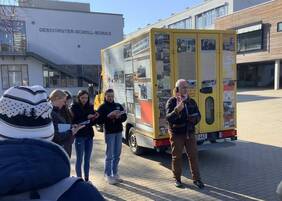 Das History Mobile auf dem Pausenhof der GSS