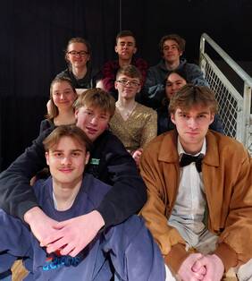 Die Schauspielerinnen und Schauspieler der Klasse 12
