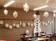 Weihnachtsschmuck im Klassenzimmer