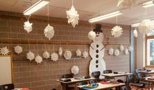 Weihnachtsschmuck im Klassenzimmer