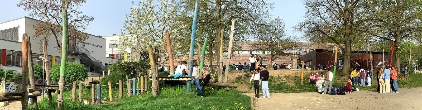 Pausenhof im Frühling