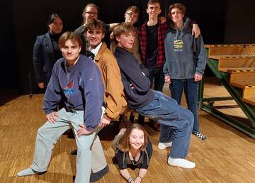 Die Theatergruppe des Literatur - und Theaterkurses, Klasse 12