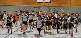 Die jungen Basketballes sind nicht zu stoppen.