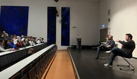 Gesprächssituation im Hörsaal