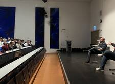 Gesprächssituation im Hörsaal