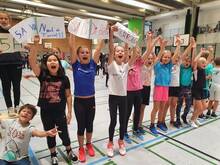 Fußballturnier anfeuernde Fans