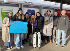 Empfang am Bahnhof der argentinischen Austauschschülerinnen