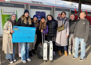 Argentinien-Austausch Empfang am Bahnhof der argentinischen Austauschschülerinnen