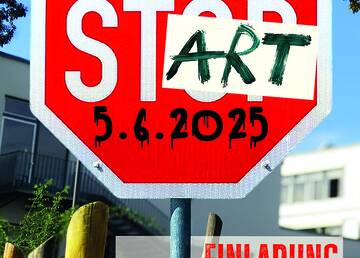 Motiv der Einladung zur Ausstellung: Stoppschild, aus Stopp wurde Start, wobei das ART aus Start größer geschrieben wurde.