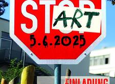 Motiv der Einladung zur Ausstellung: Stoppschild, aus Stopp wurde Start, wobei das ART aus Start größer geschrieben wurde.