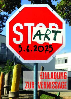 Motiv der Einladung zur Ausstellung: Stoppschild, aus Stopp wurde Start, wobei das ART aus Start größer geschrieben wurde.